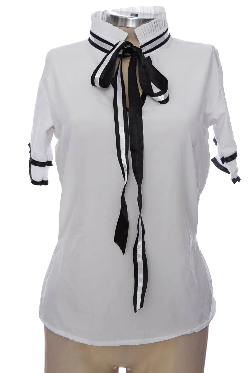 BLUSA COLOR BLANCO  CLOSEANDO