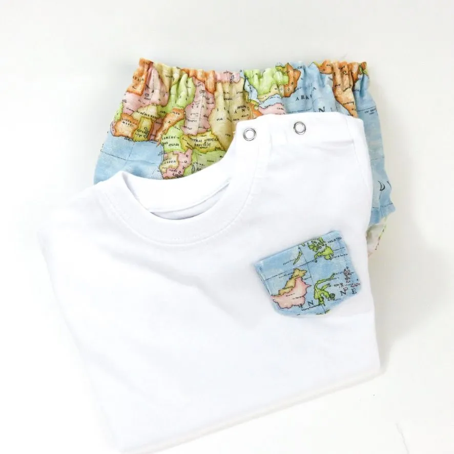 Camiseta con bolsillo mapa mundi azul