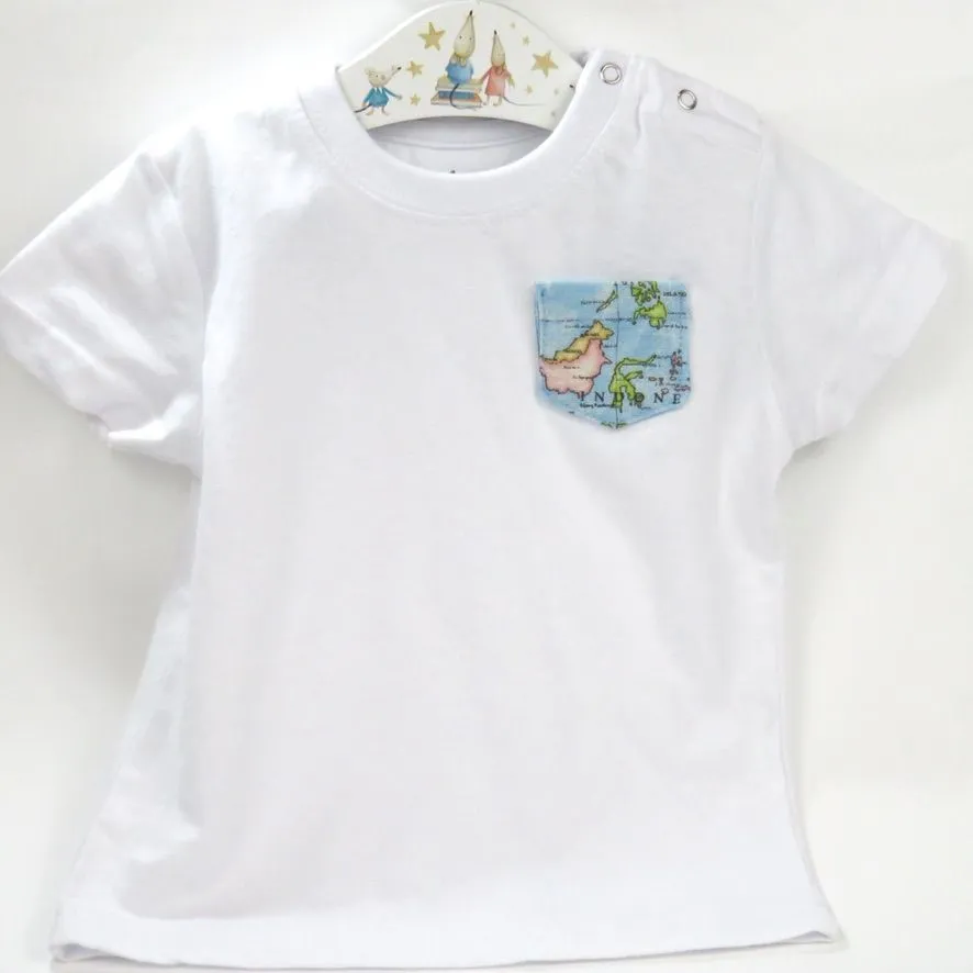 Camiseta con bolsillo mapa mundi azul
