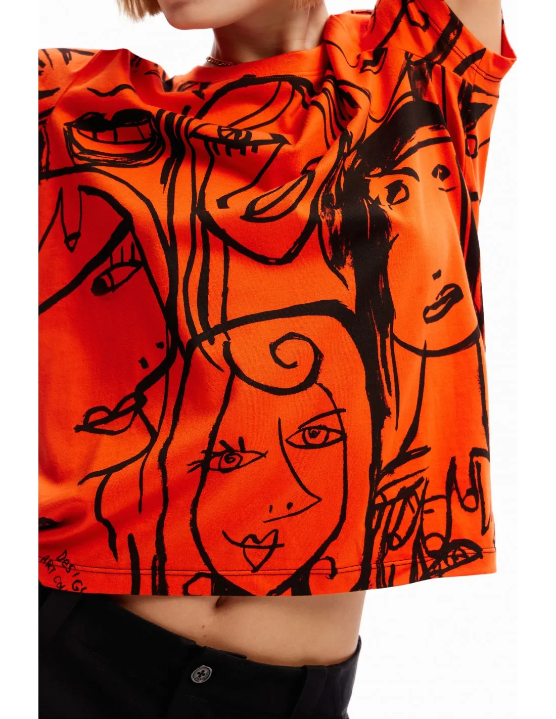Camiseta con estampado de caras a contraste de Desigual