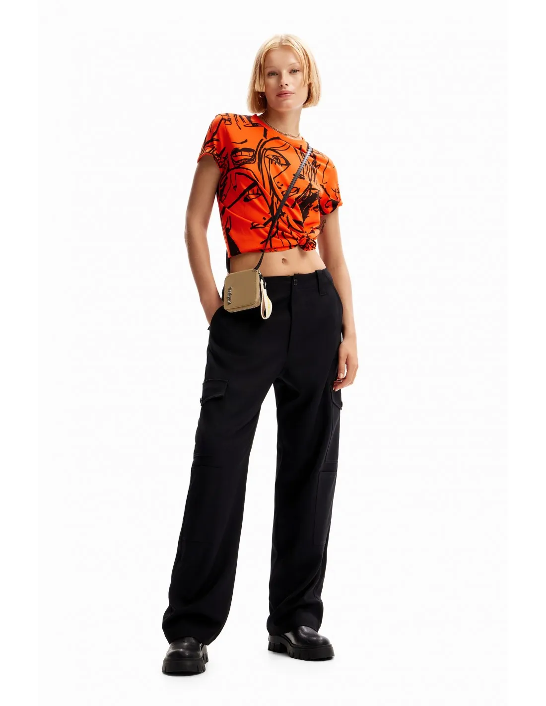 Camiseta con estampado de caras a contraste de Desigual