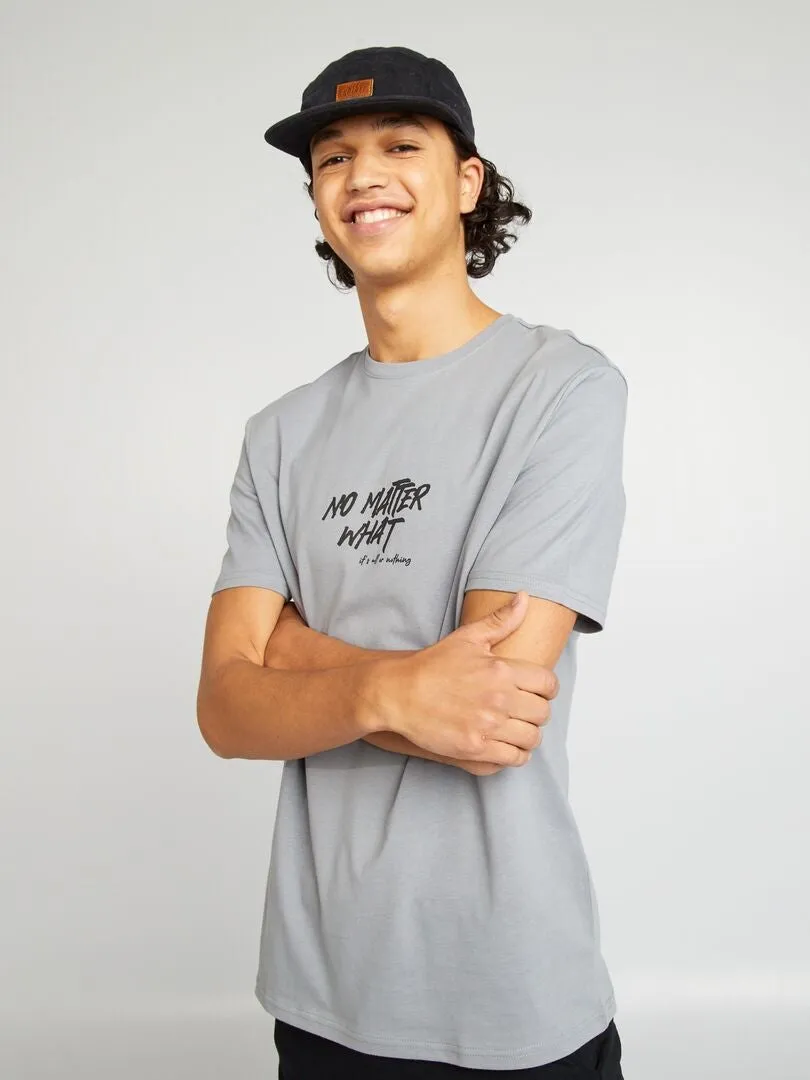 CAMISETA DE MANGA CORTA CON INSCRIPCIONES  GRIS
