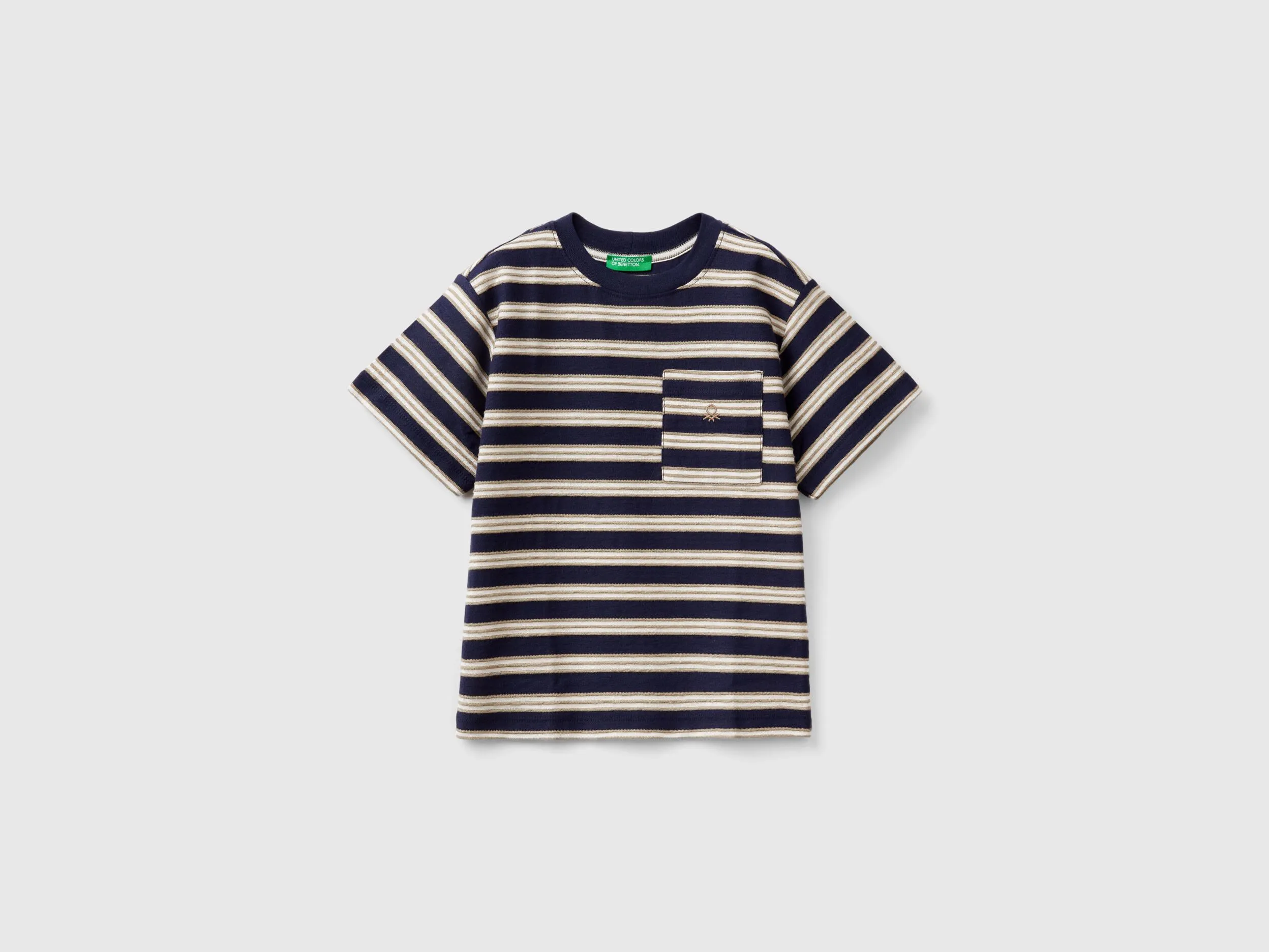 Camiseta de rayas con bolsillo