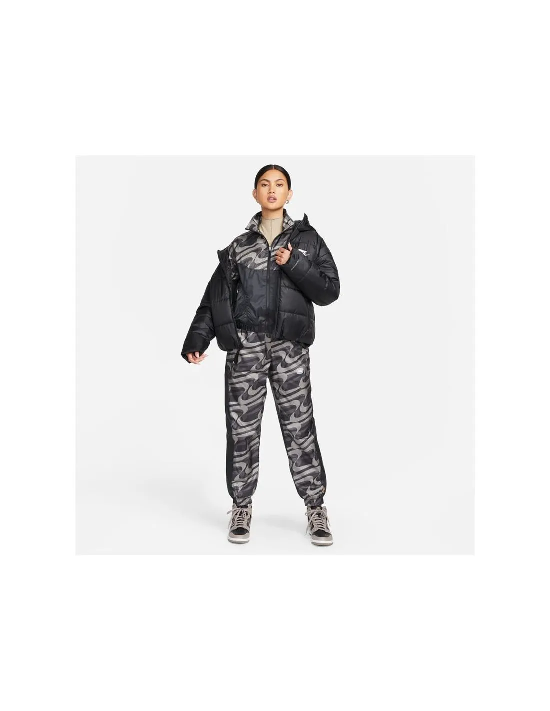 CHAQUETA NIKE SPORTSWEAR THERMAFIT REPE NEGRO MUJER