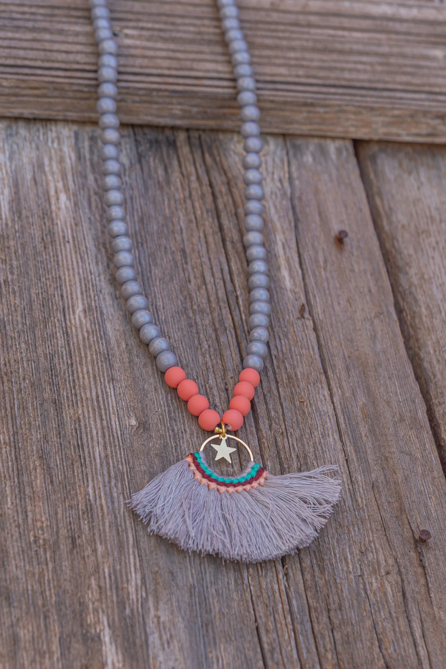 Collar Etnico coral Pilar Batanero P130422