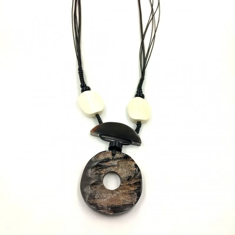 Collar Terra Trend