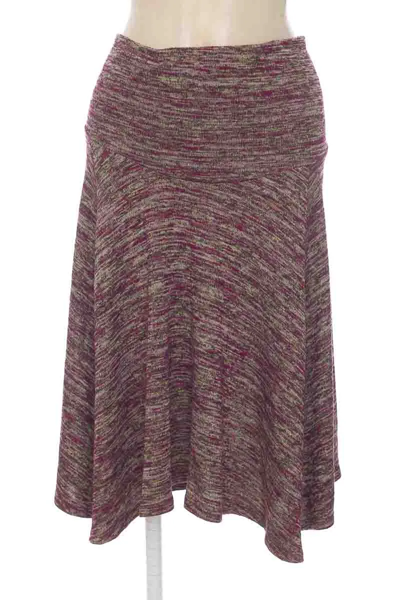 FALDA COLOR MORADO  CLOSEANDO