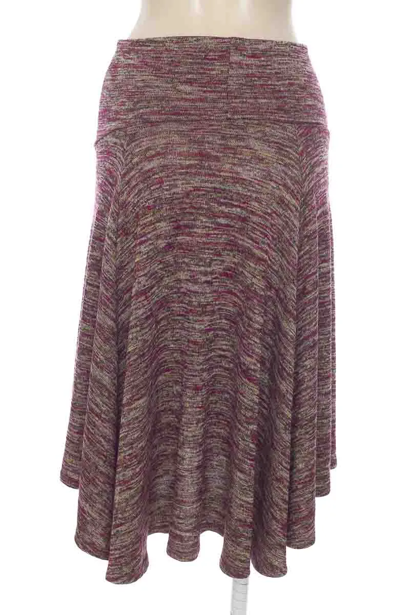 FALDA COLOR MORADO  CLOSEANDO