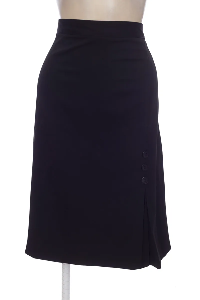 FALDA COLOR NEGRO  CLOSEANDO