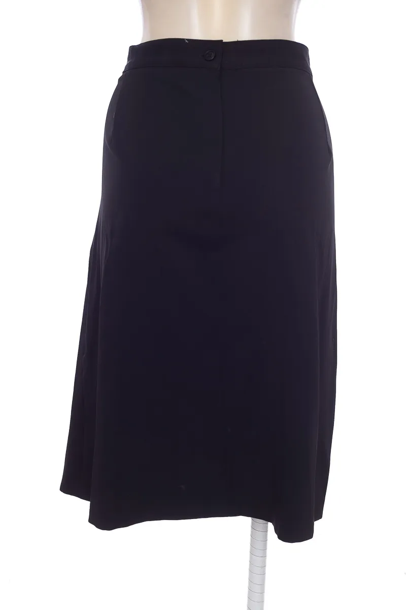 FALDA COLOR NEGRO  CLOSEANDO