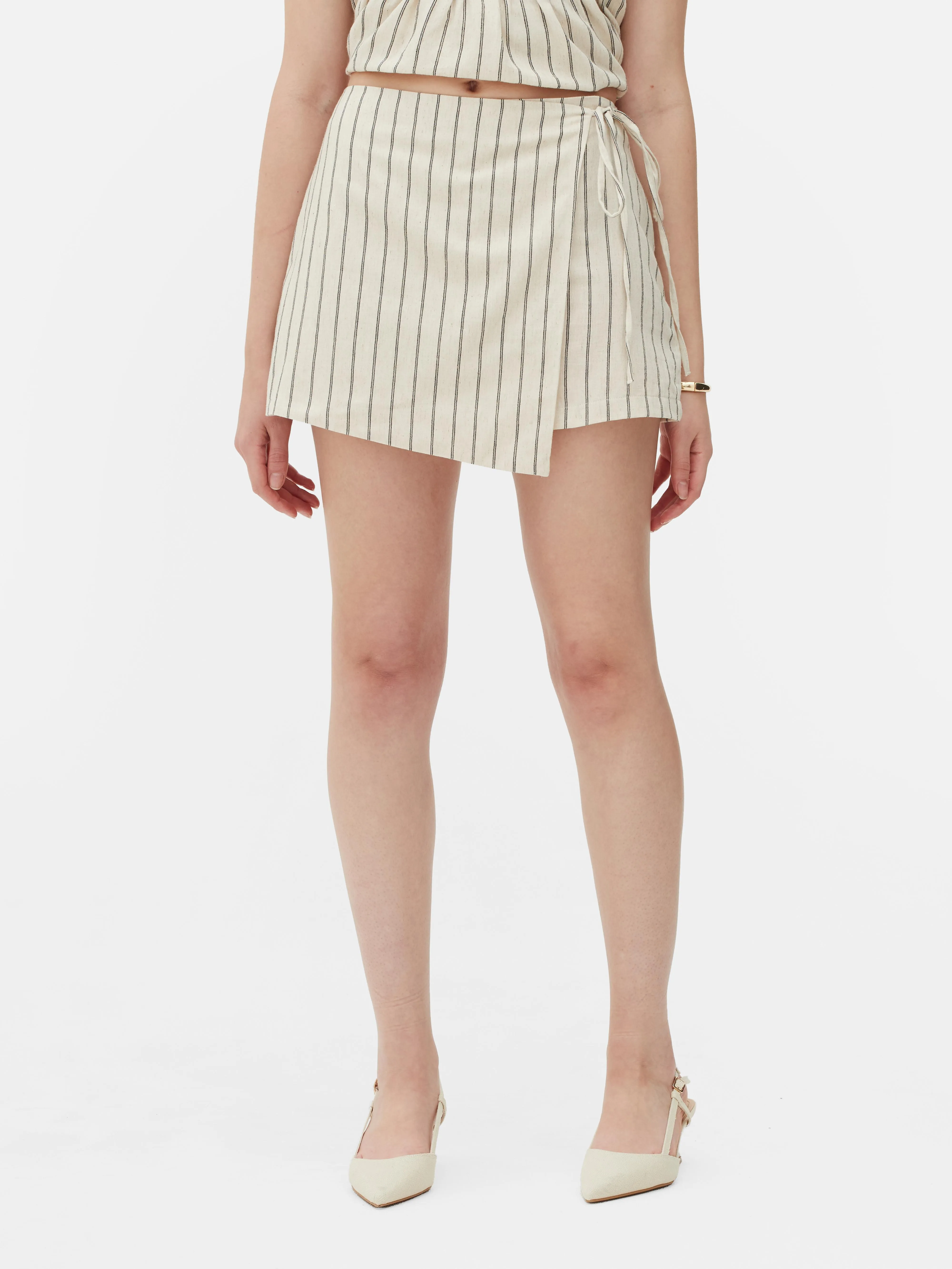 Falda pantalón corta cruzada a rayas combinable