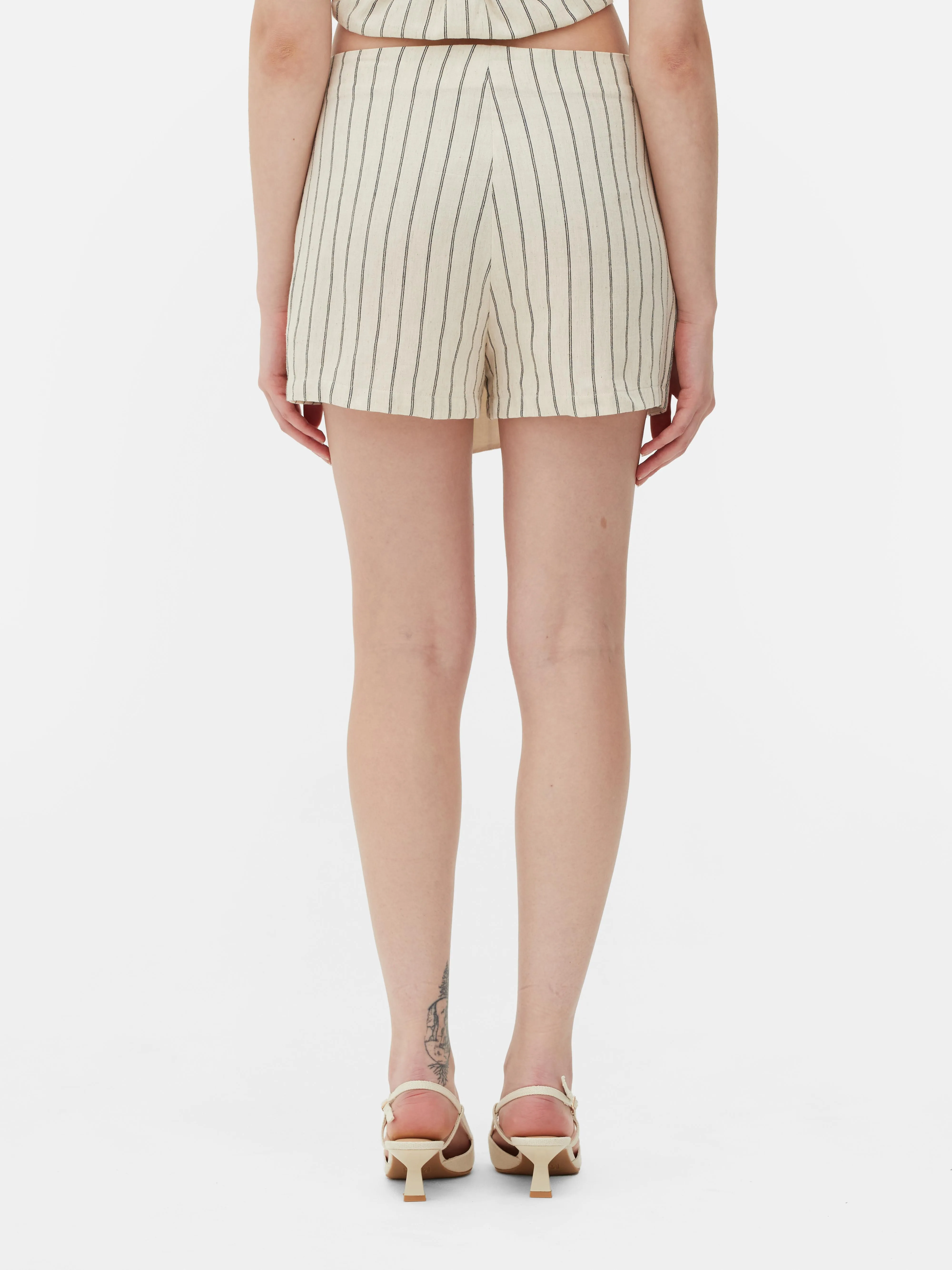 Falda pantalón corta cruzada a rayas combinable