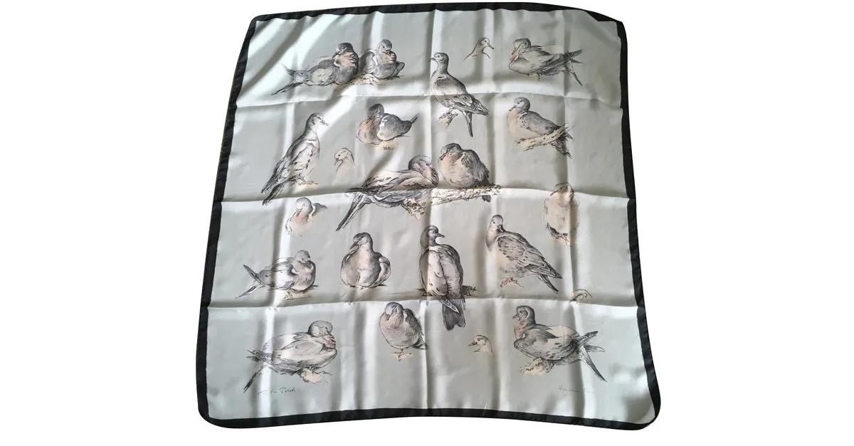 Hermès Pañuelo de seda les touterelles Xavier de Poret. Beige 