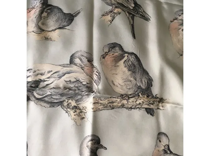 Hermès Pañuelo de seda les touterelles Xavier de Poret. Beige 