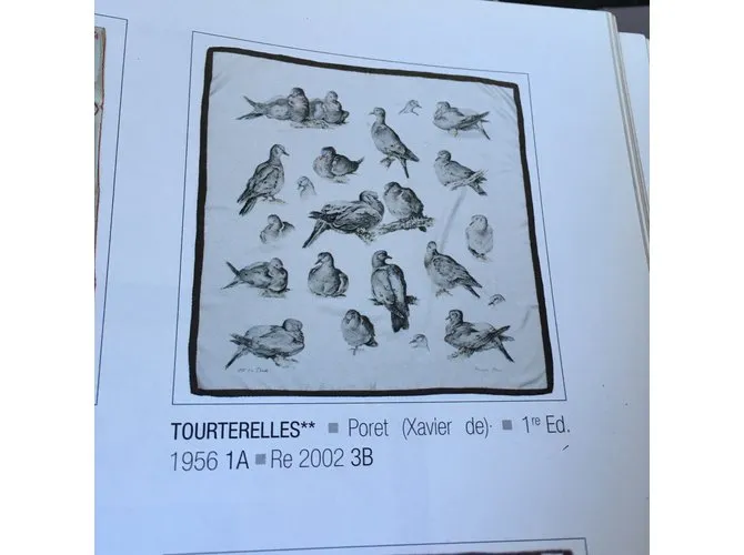 Hermès Pañuelo de seda les touterelles Xavier de Poret. Beige 