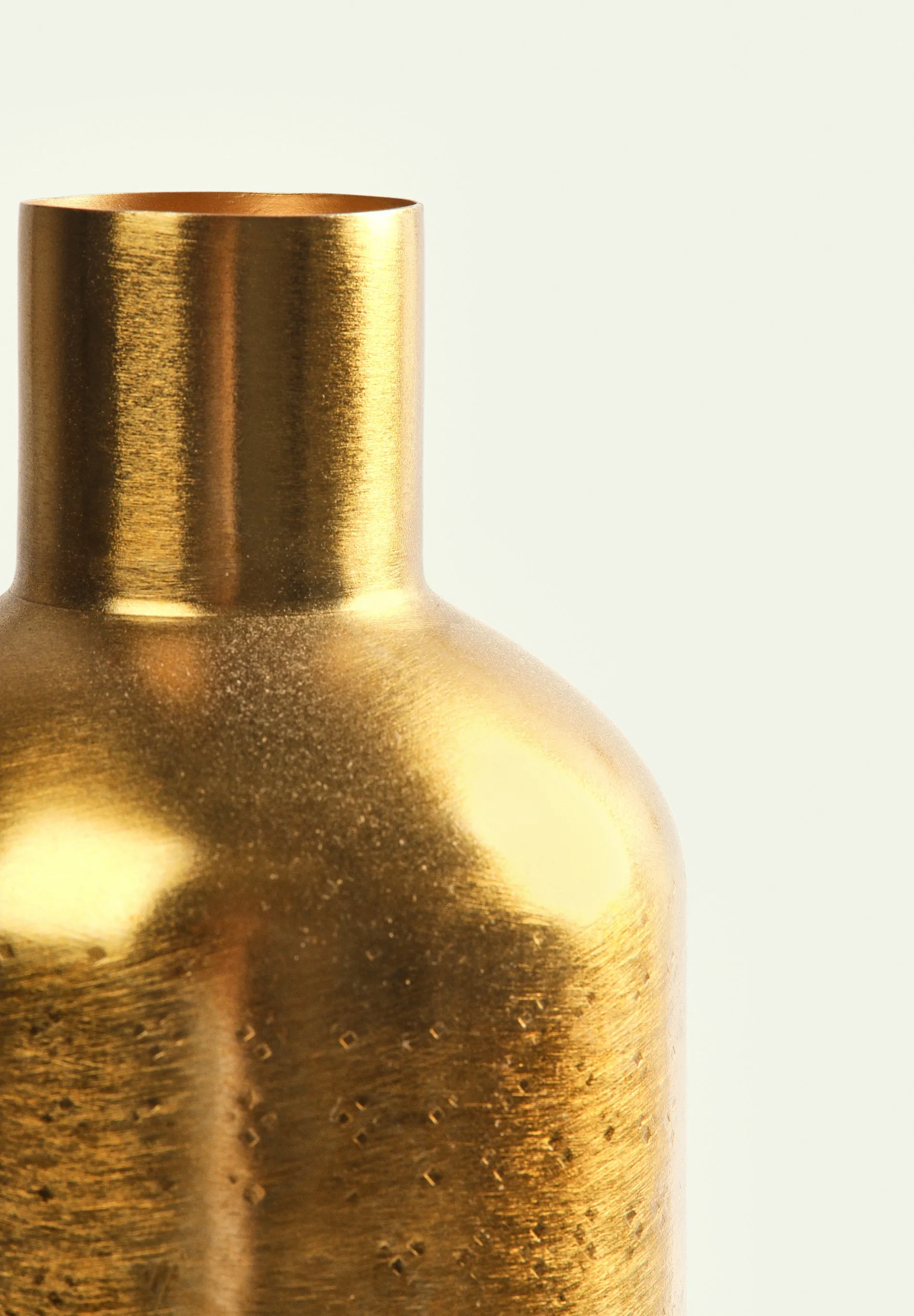 JARRÓN DECORATIVO METAL DORADO