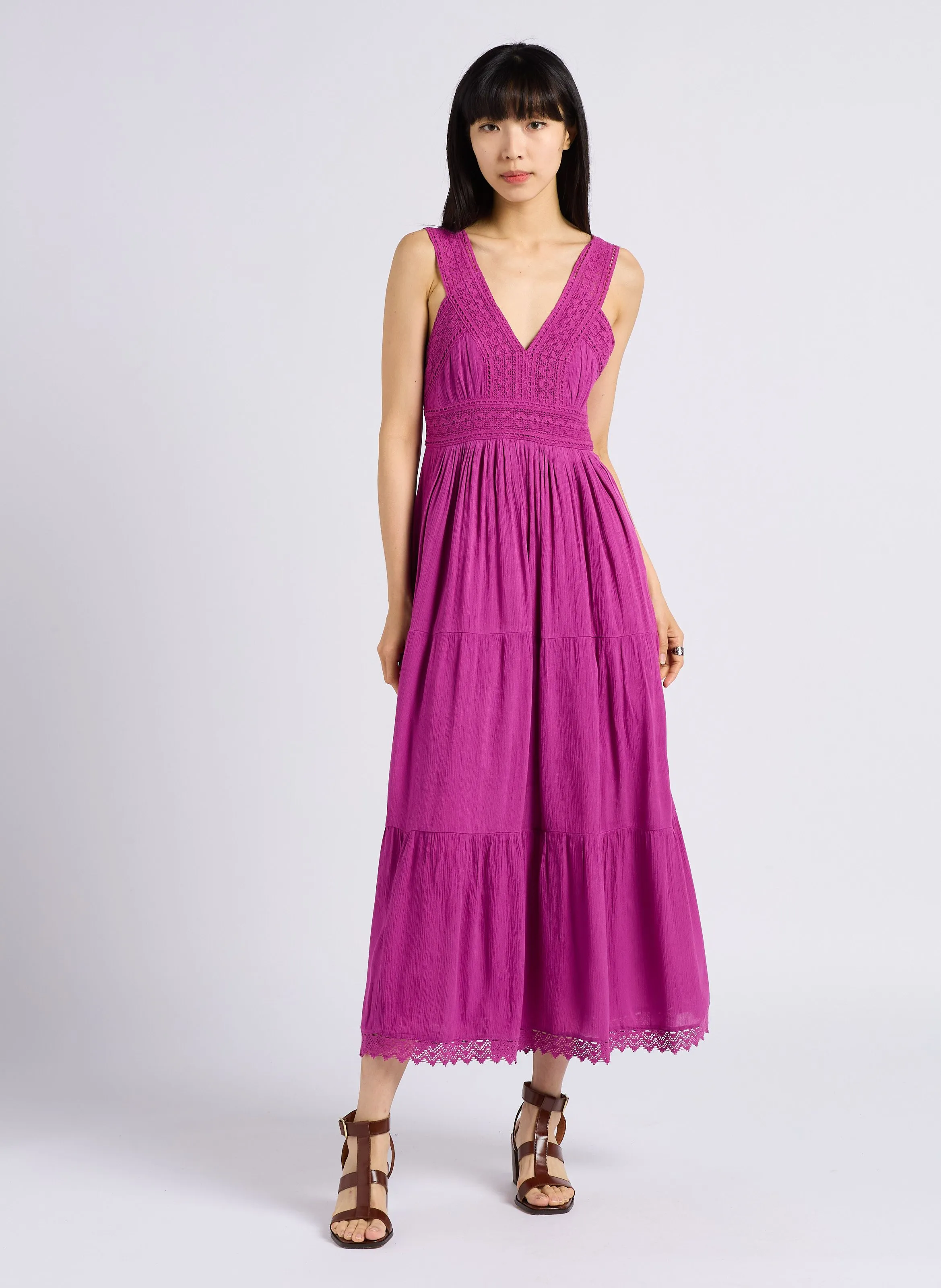 MAISON 123 ARMELLE  VESTIDO LARGO EVASé CON CUELLO DE PICO EN VIOLETA