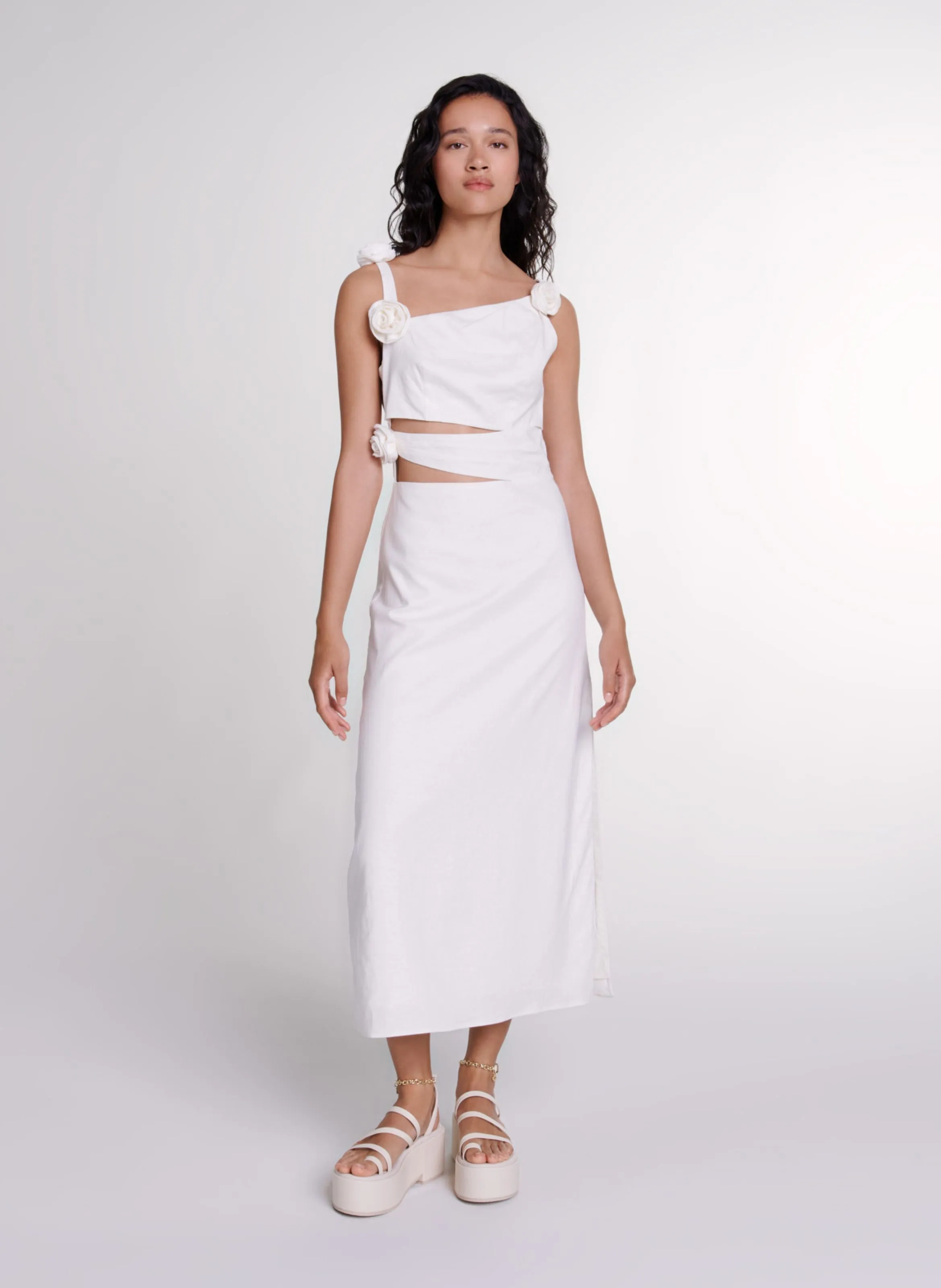 MAJE Vestido largo con recortes en lino mezclado en blanco