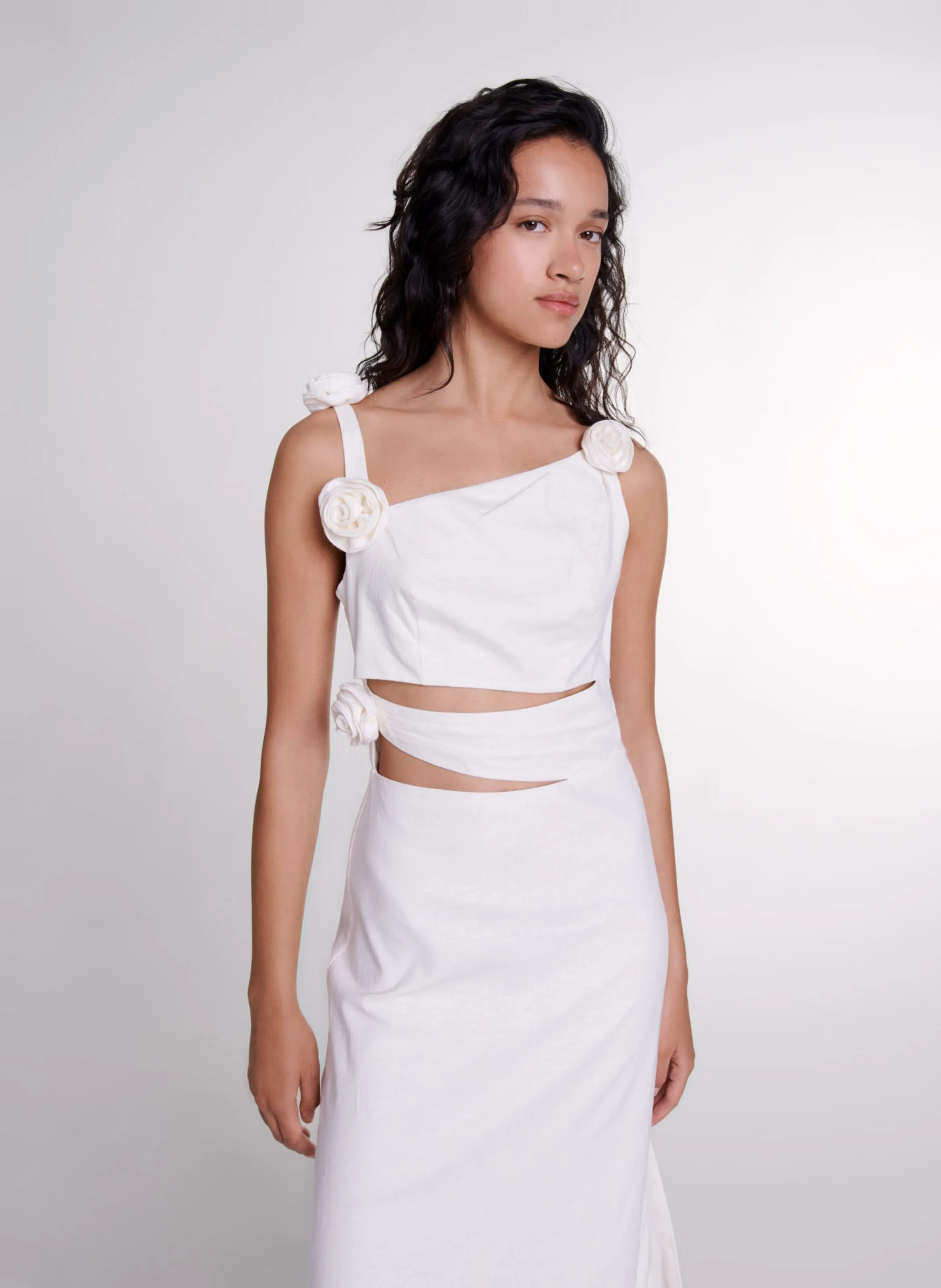 MAJE Vestido largo con recortes en lino mezclado en blanco