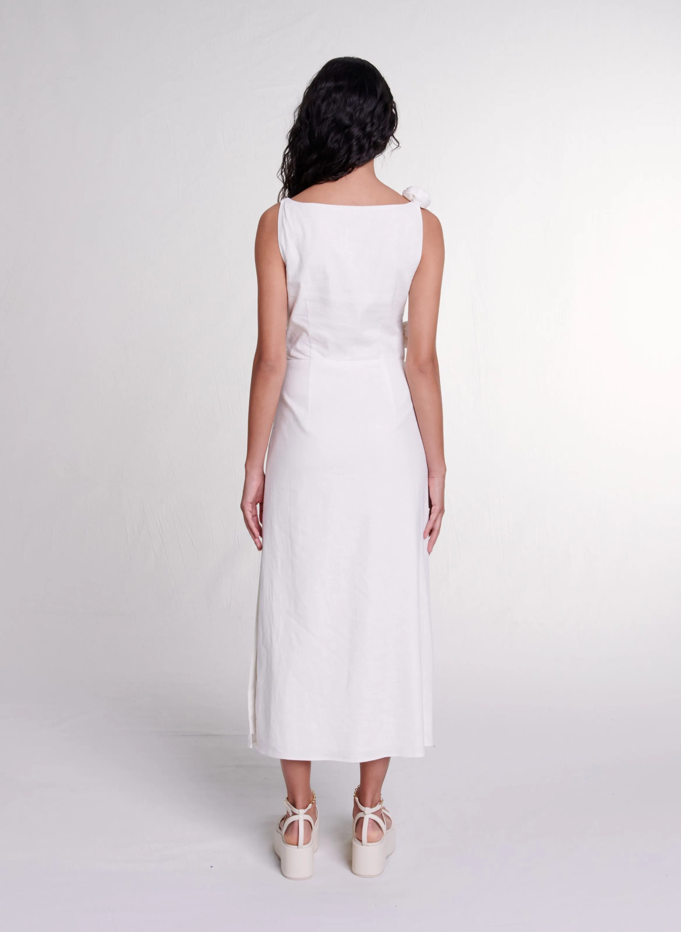 MAJE Vestido largo con recortes en lino mezclado en blanco