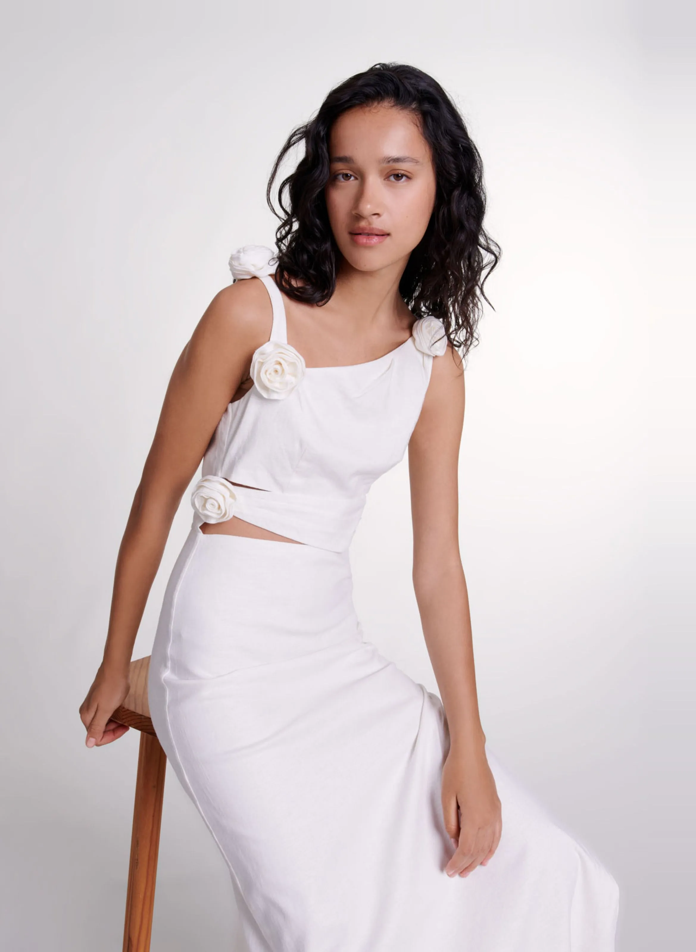 MAJE Vestido largo con recortes en lino mezclado en blanco