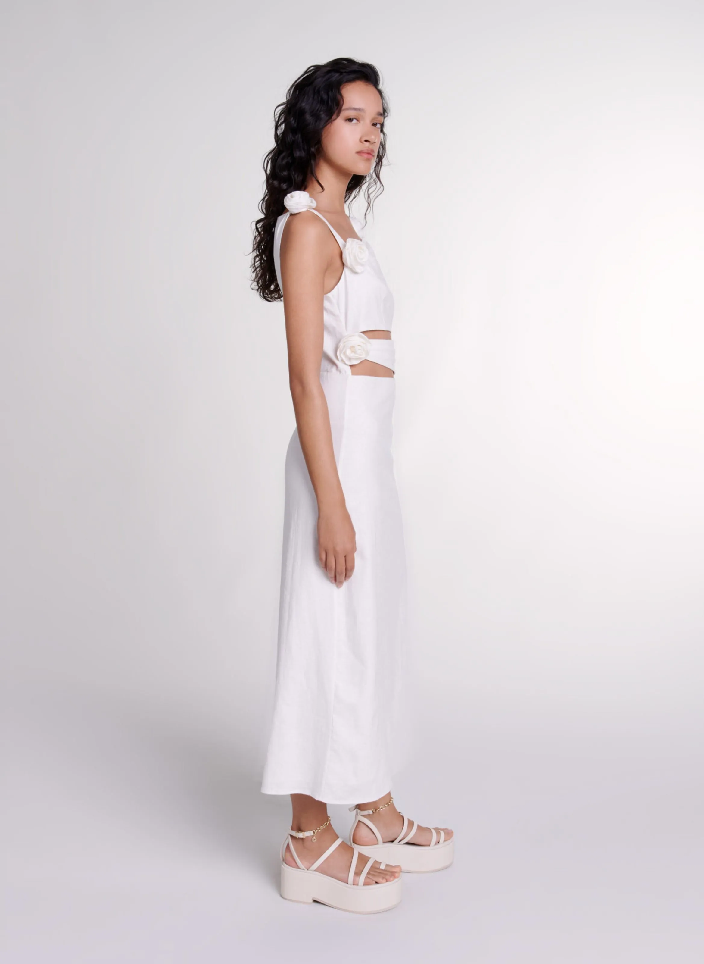 MAJE Vestido largo con recortes en lino mezclado en blanco