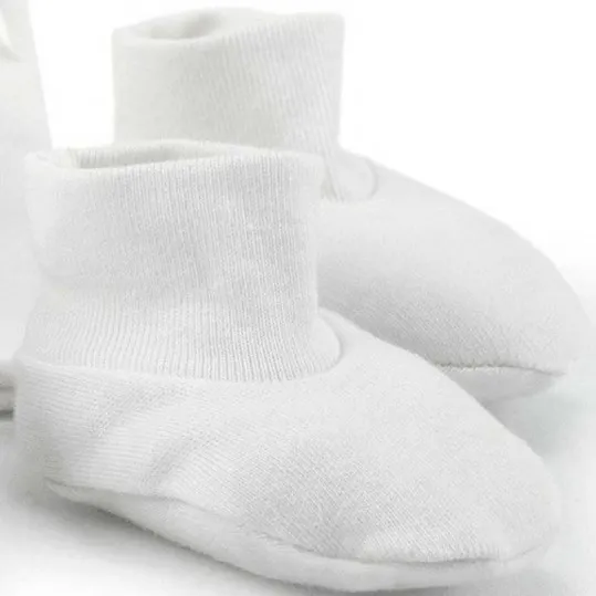 Pack nacimiento blanco de gorro,manoplas y peucos de Rapife