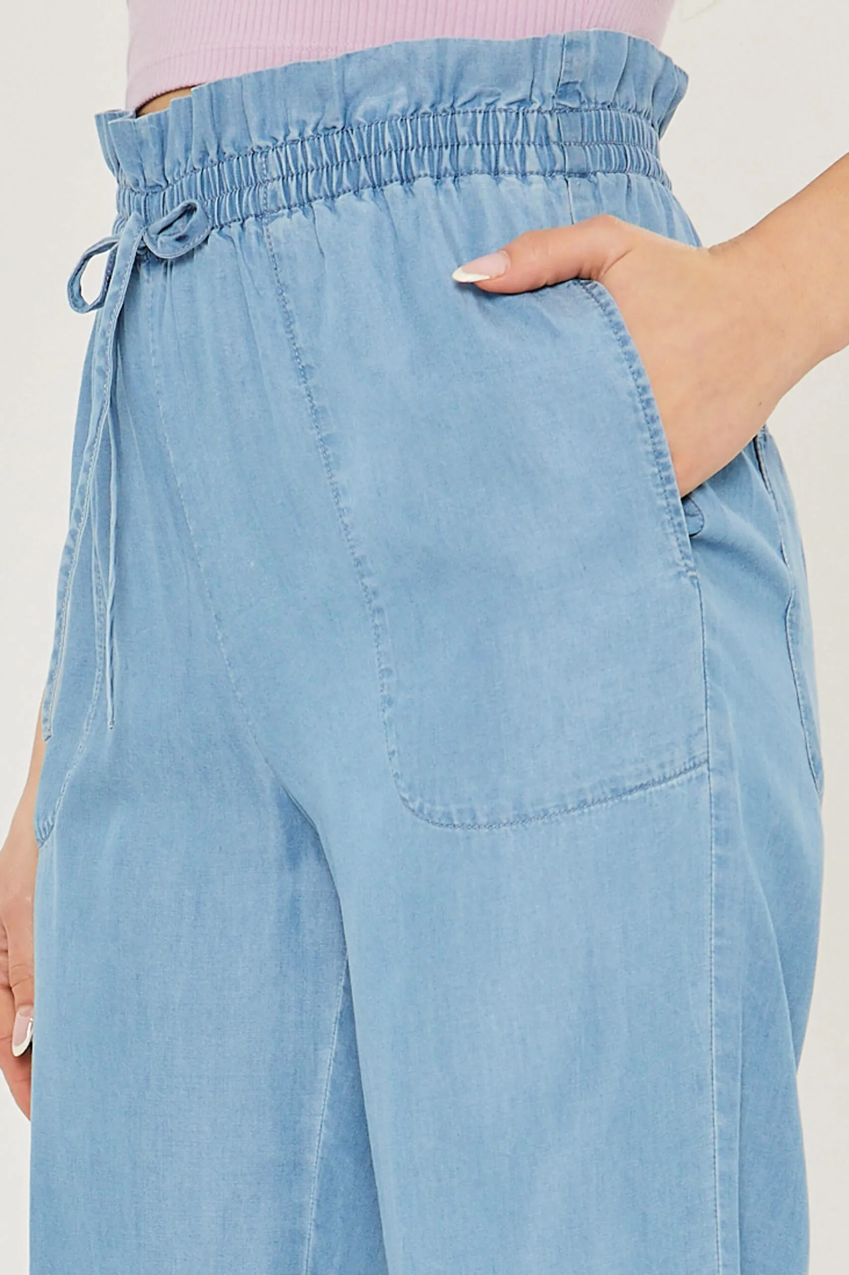 Pantalón con elástico en la cintura y 4 bolsillos