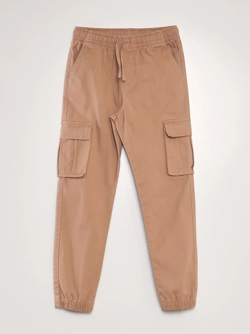 PANTALóN CON MúLTIPLES BOLSILLOS  MARRON
