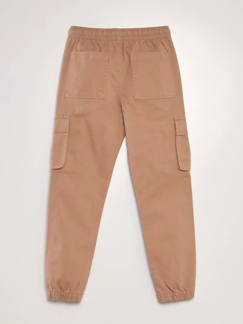 PANTALóN CON MúLTIPLES BOLSILLOS  MARRON