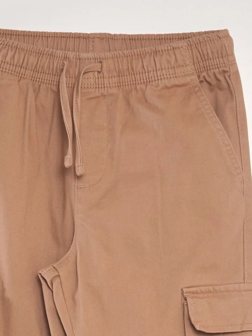 PANTALóN CON MúLTIPLES BOLSILLOS  MARRON
