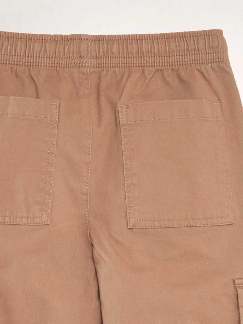 PANTALóN CON MúLTIPLES BOLSILLOS  MARRON