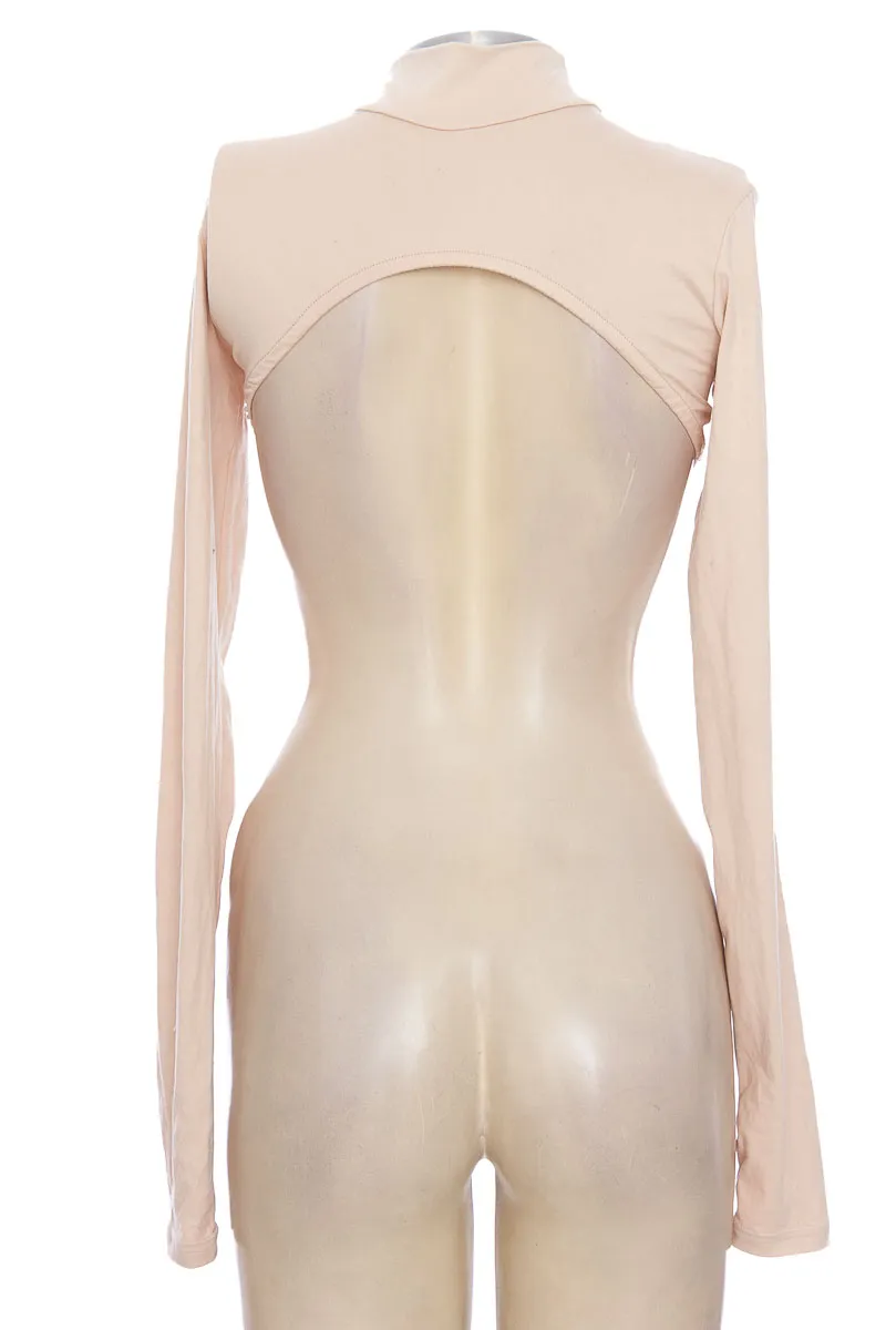 TOP / CAMISETA COLOR BEIGE  CLOSEANDO