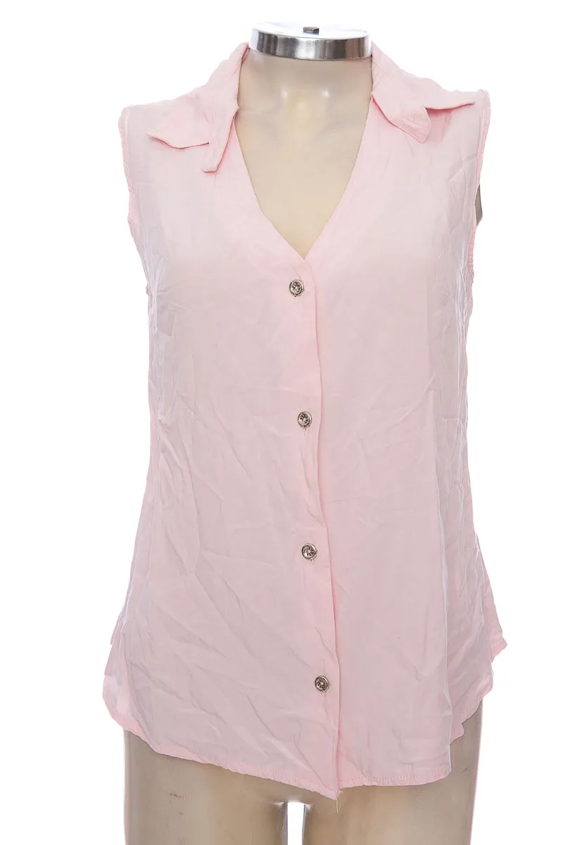 TOP / CAMISETA COLOR ROSADO  CLOSEANDO