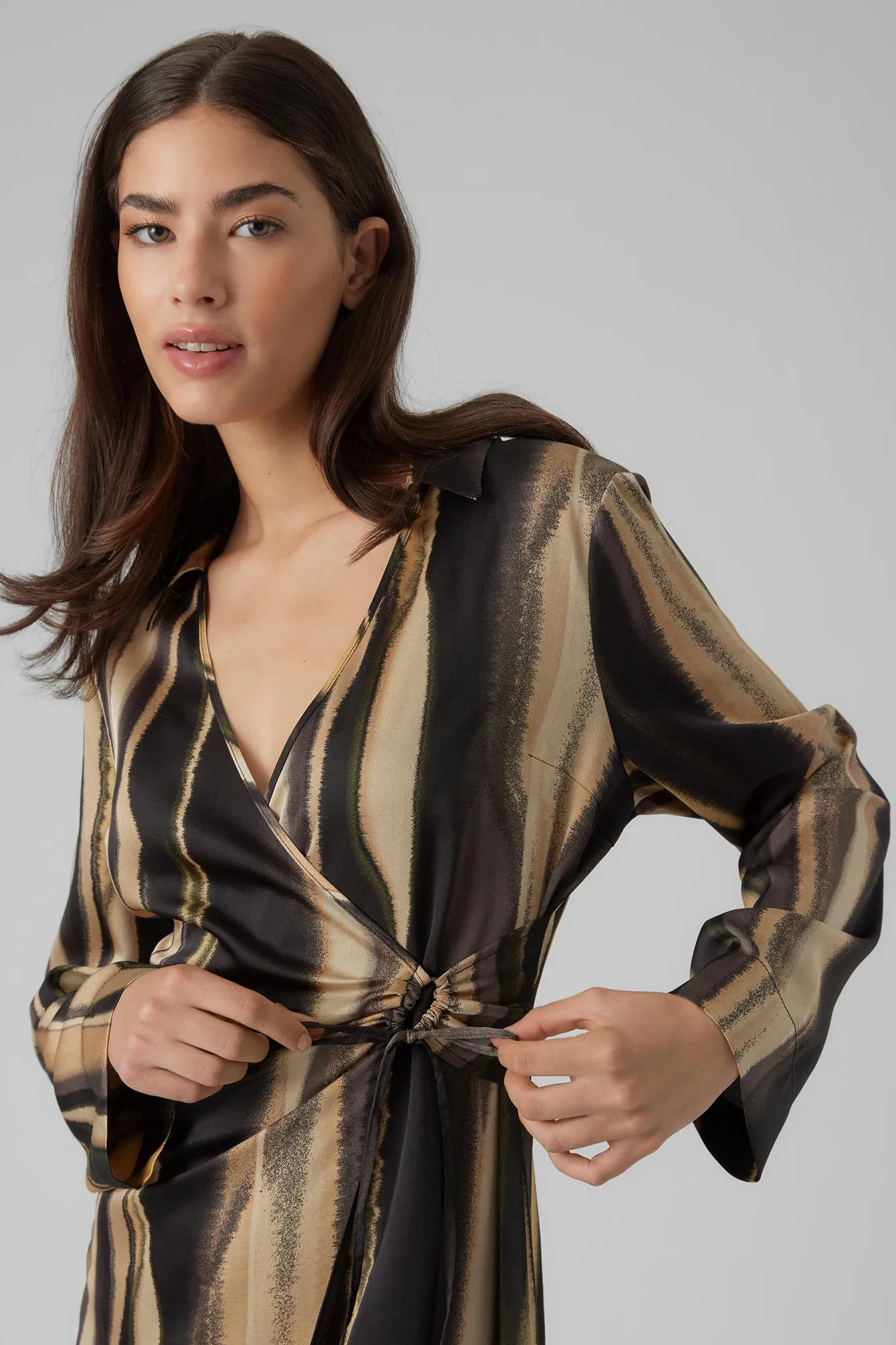 Vero Moda Vestido midi cruzado