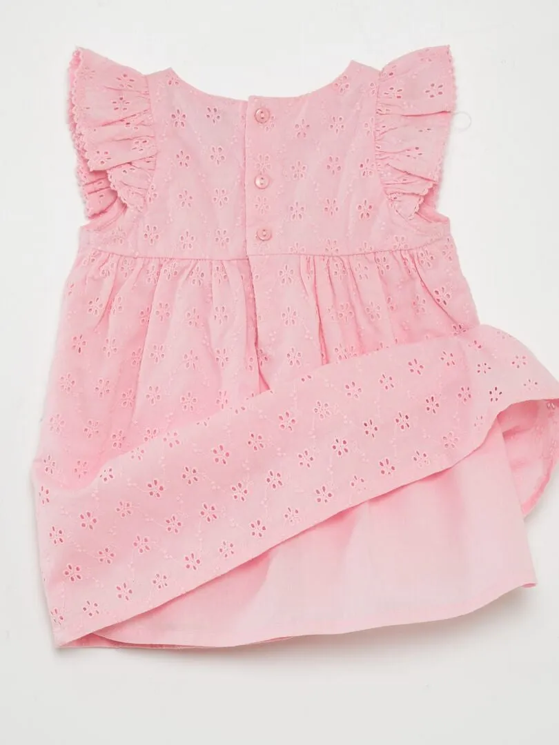 VESTIDO CON BORDADO INGLéS Y VOLANTE  ROSA