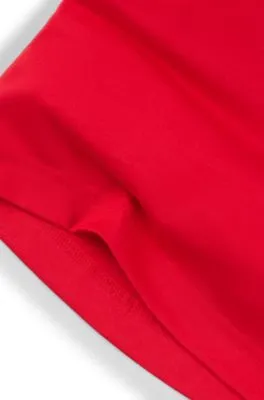 Vestido estilo camiseta de punto de algodón para niños con ilustración de logo con tachuelas