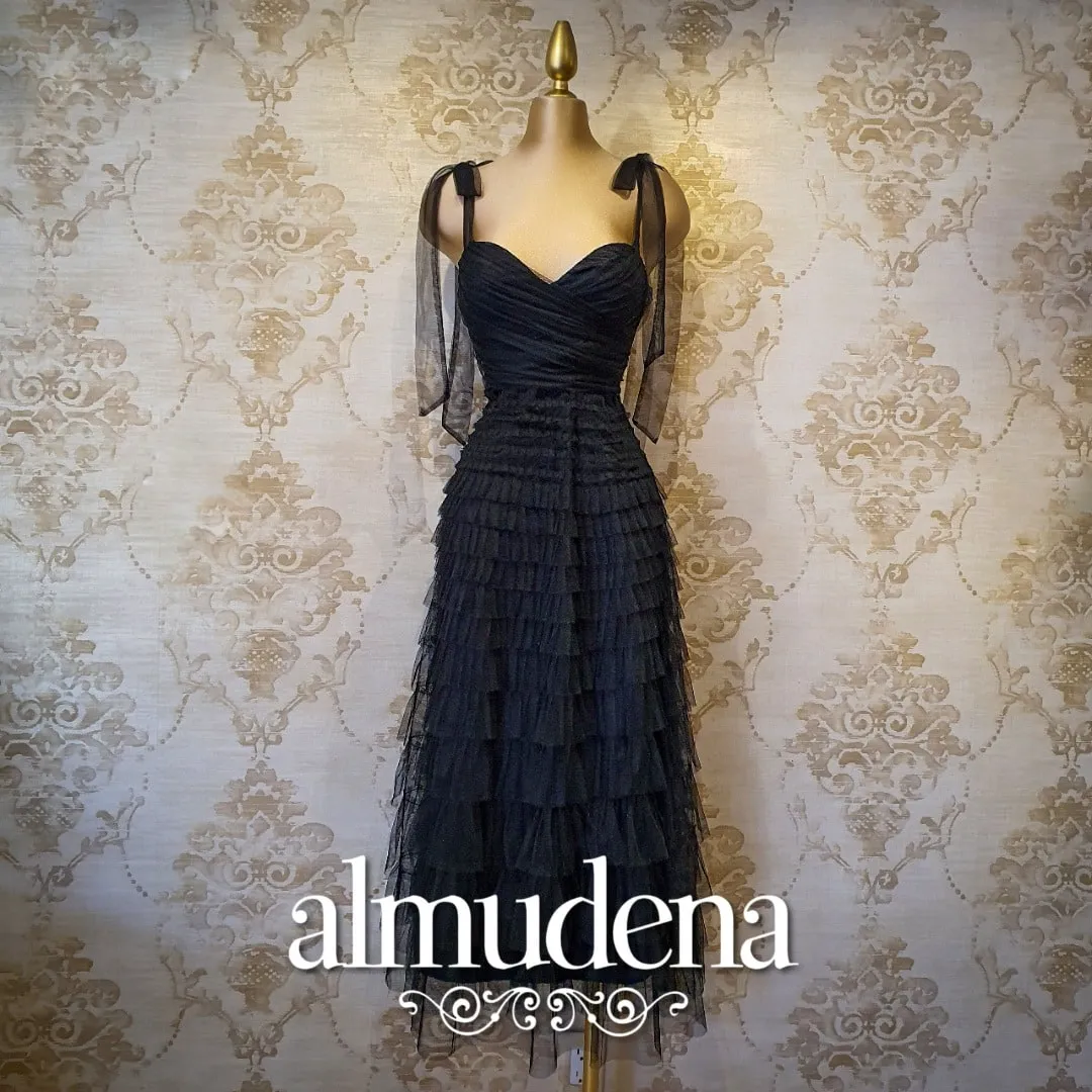 Vestido Negro Corto Tirantes con Moños Elegante