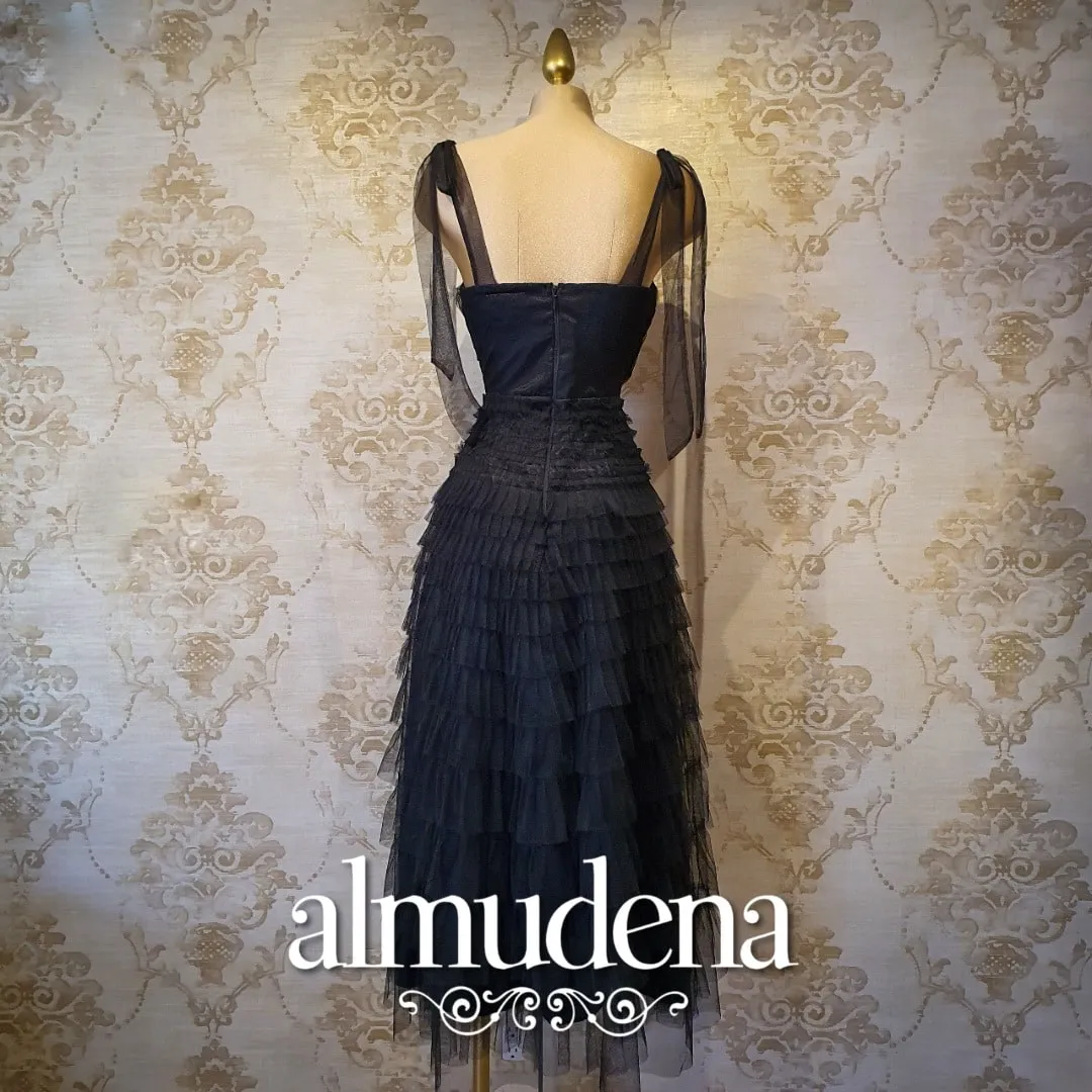 Vestido Negro Corto Tirantes con Moños Elegante