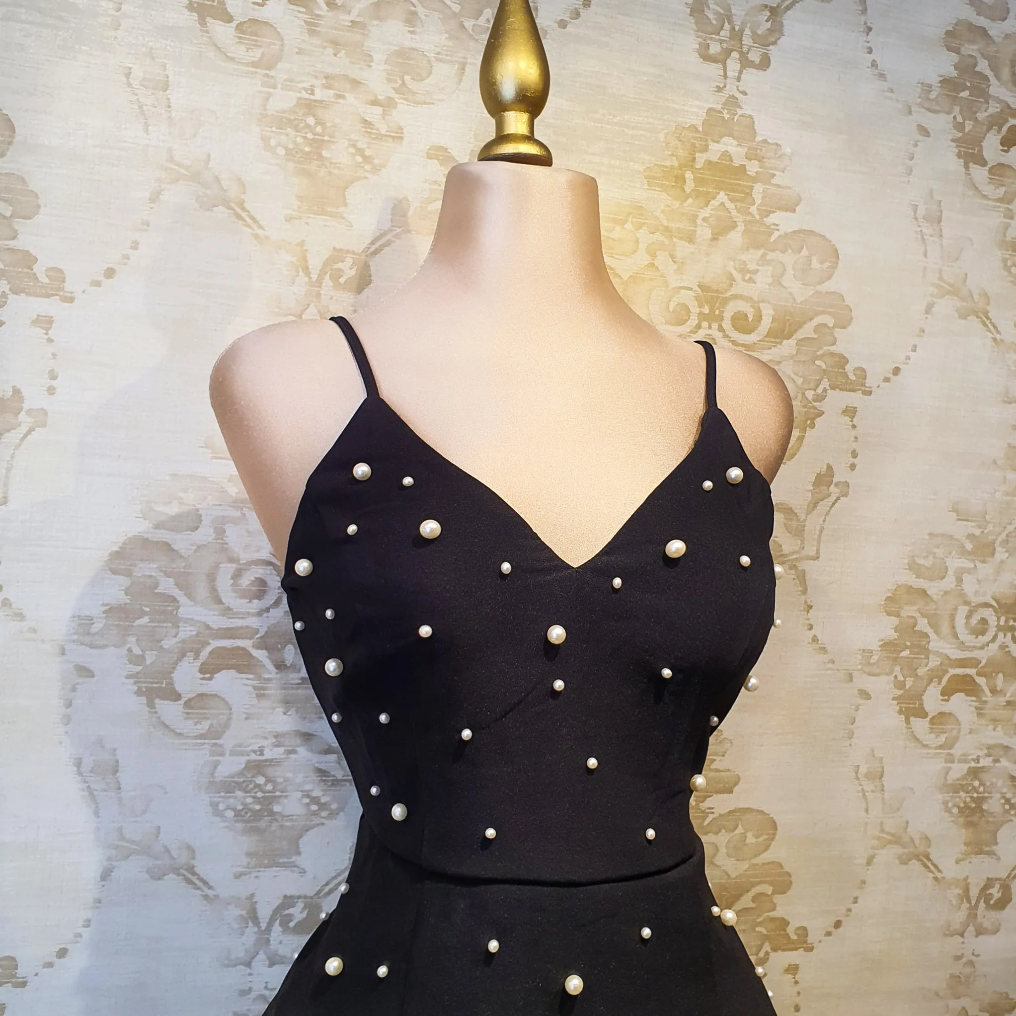 Vestido Negro Corto Tirantes Con Perlas