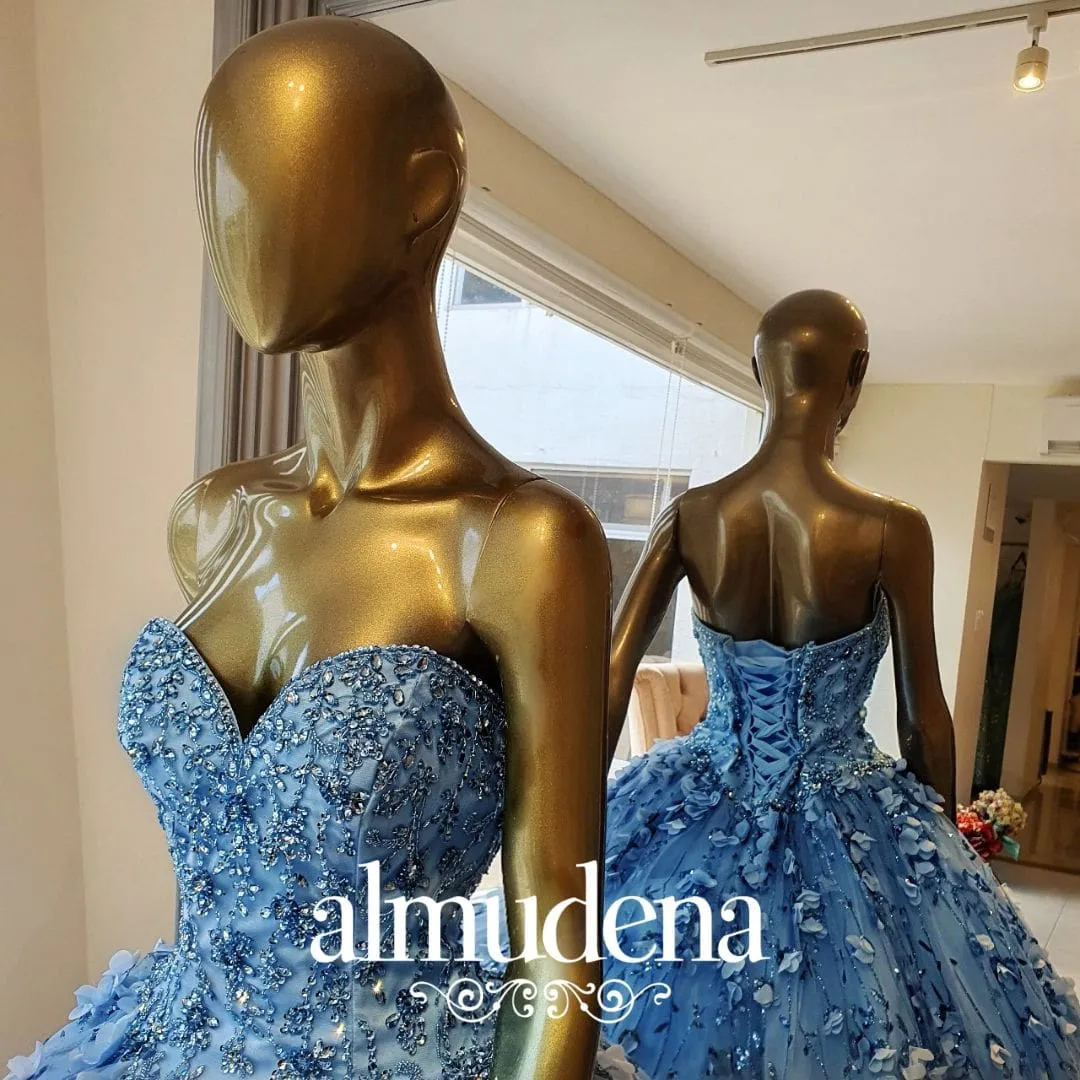Vestido para Quinceañera Azul Petalos y Pedreria en Corset