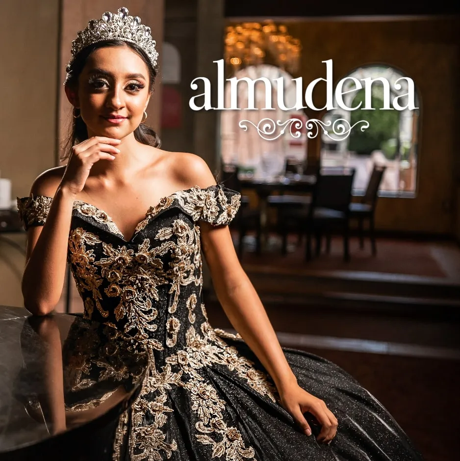 Vestido para Quinceañera Negro Sin Hombros con Encaje Oro