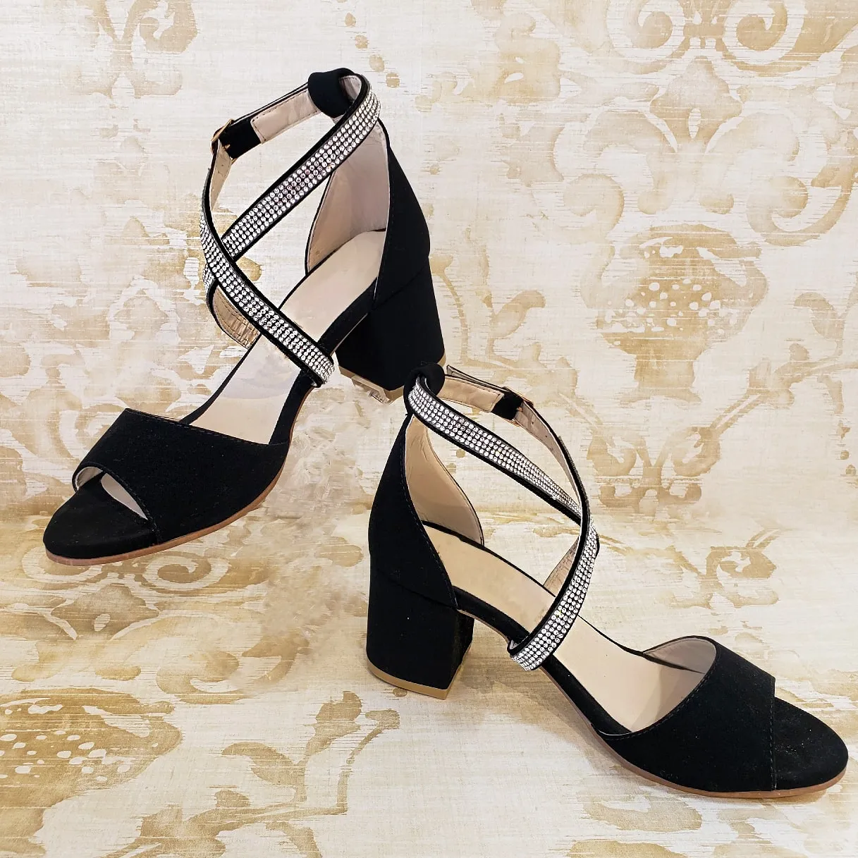 Zapatilla de Fiesta Negra con Pedrería Plata